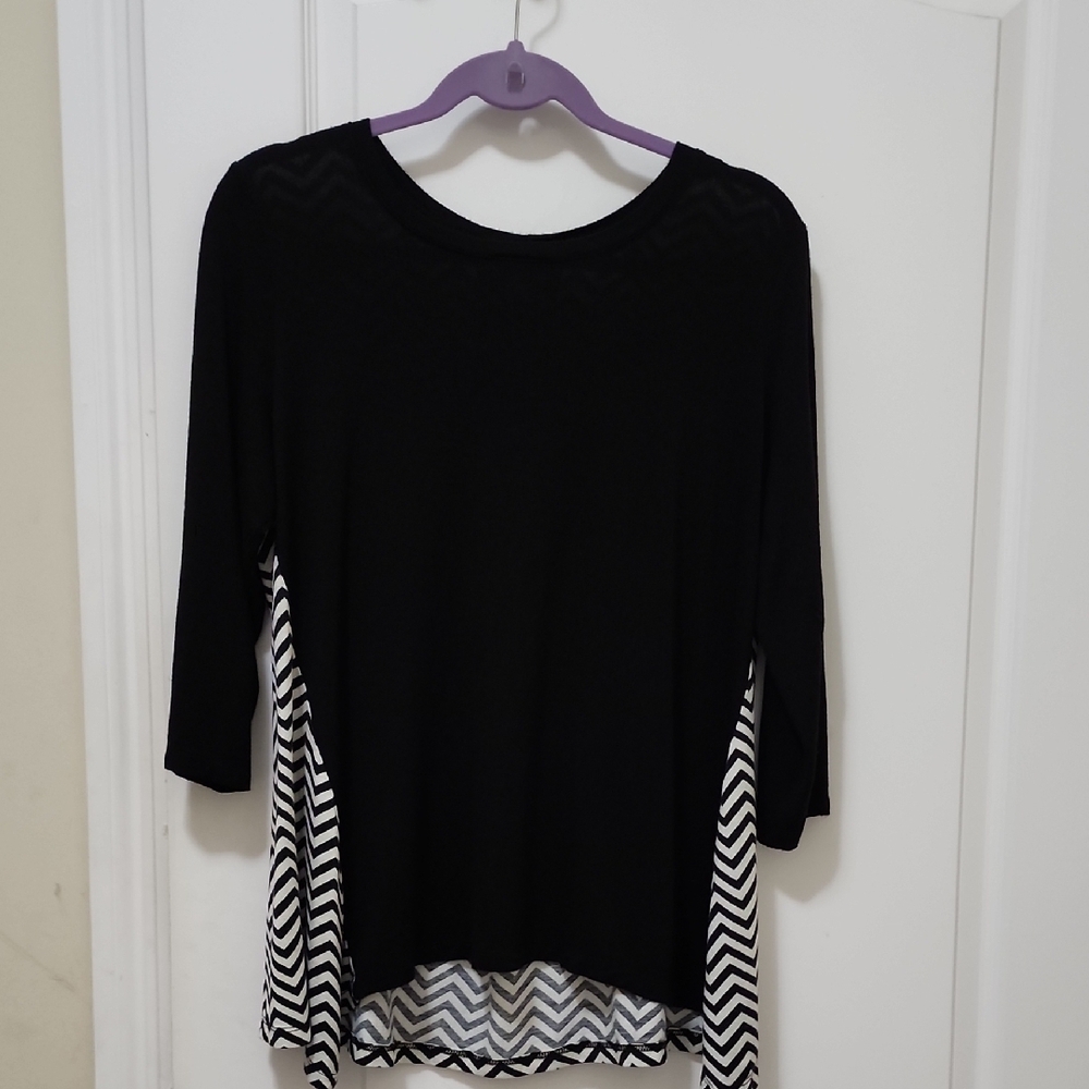 CHRISTOPHER & BANKS 3/4 Sleeve Black and Off-WhiteChevron Women's Top Size Large